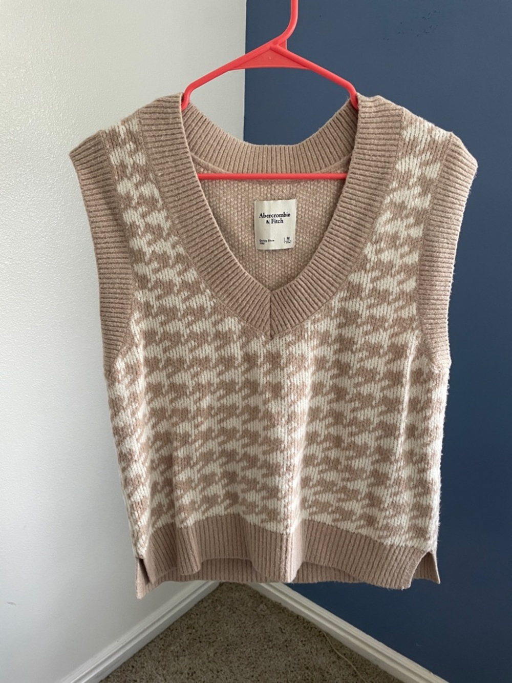 Abercrombie & Fitch Beige and Cream Houndstooth V-Neck Sweater Vest